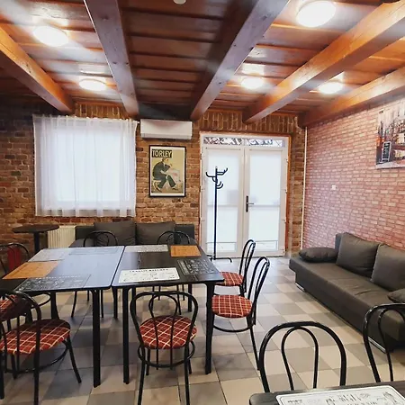 Holiday home Nosztalgia Vendeghaz A Velencei-tonal Gardony